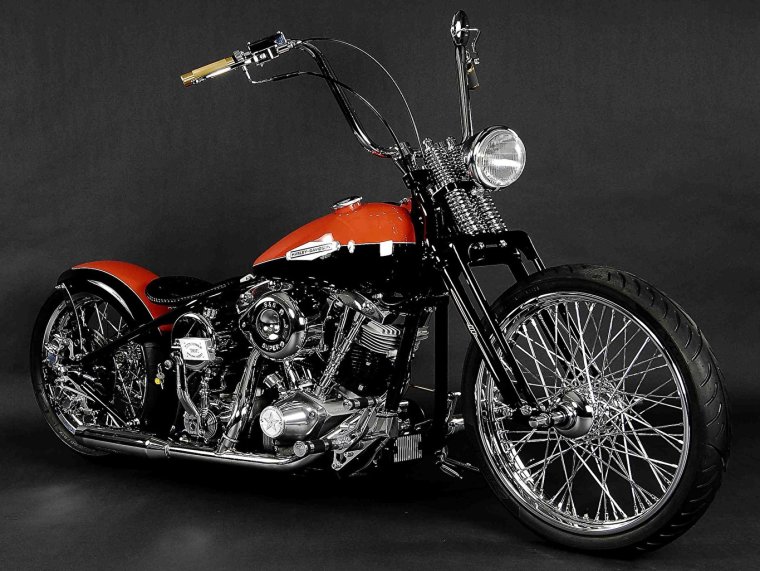 Мотоцикл Harley Davidson чоппер