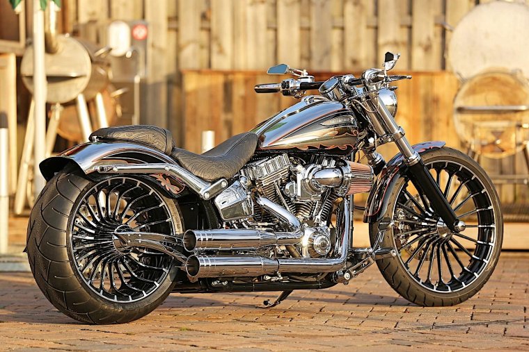 Чоппер Harley Davidson Breakout