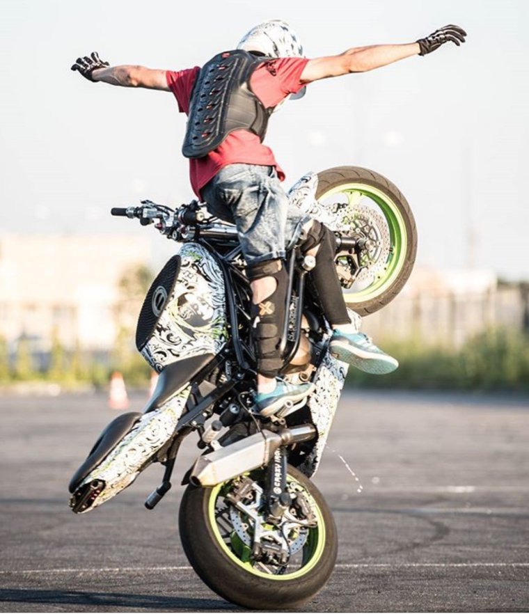 Мотоцикл под стант