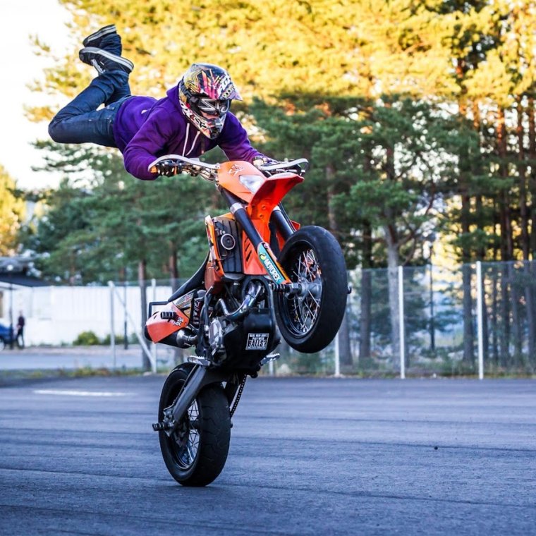 Супермото мотард стант