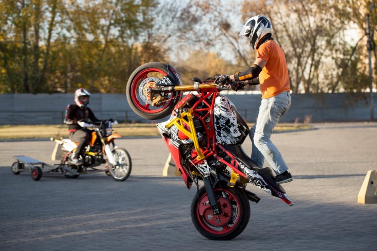 Мото стантрайдинг