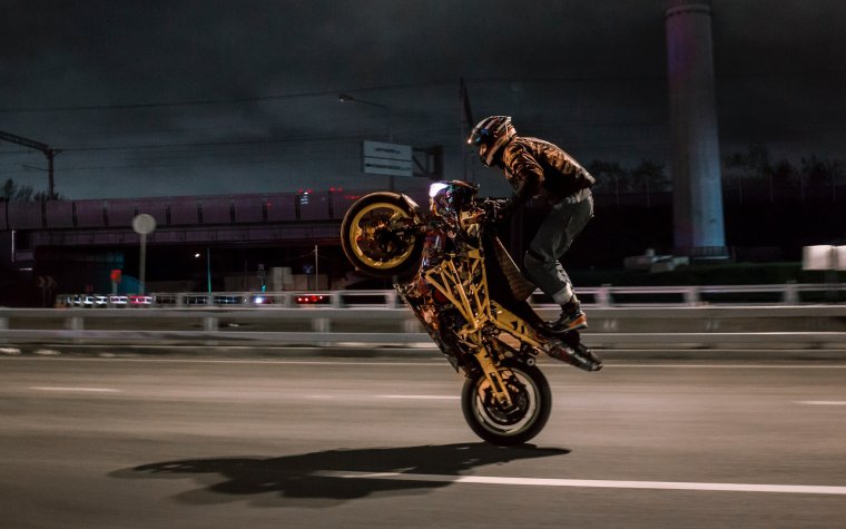 Стант на мотоцикле