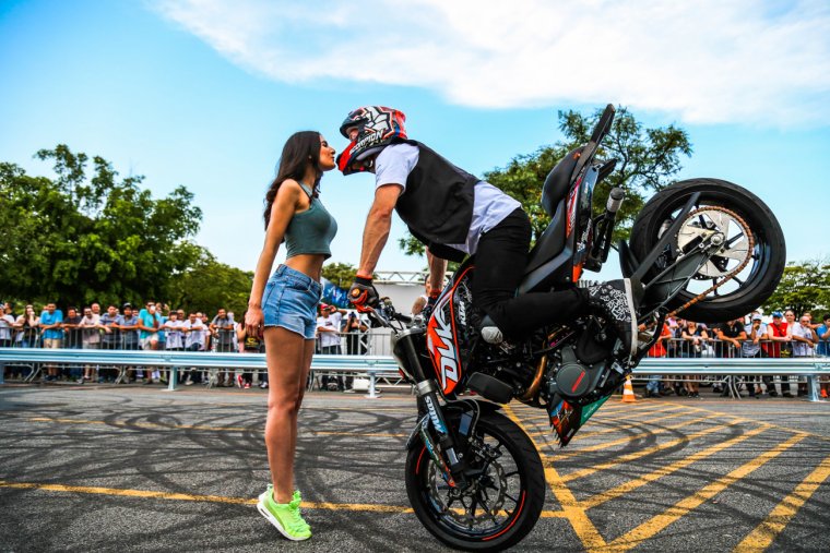 Стант на мотоцикле