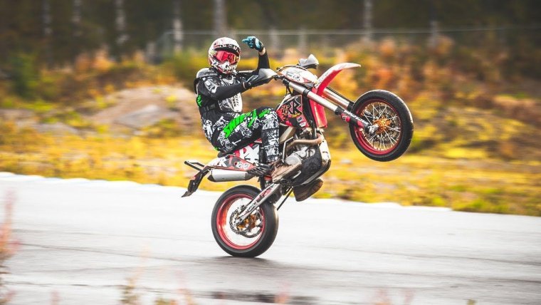 Yamaha Tricker Stunt