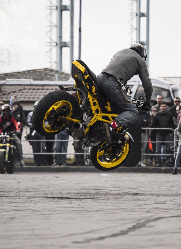 Трюки на мотоциклах