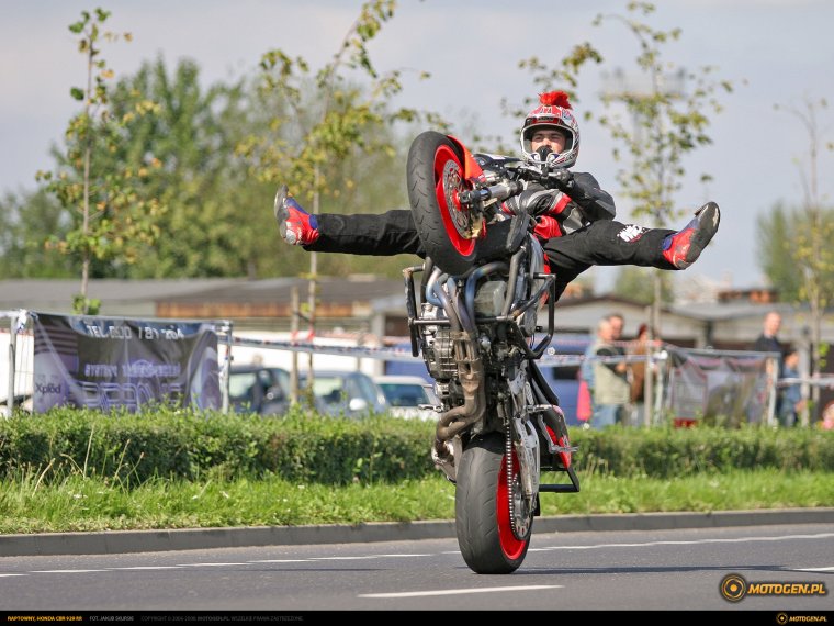 Трюки на мотоциклах