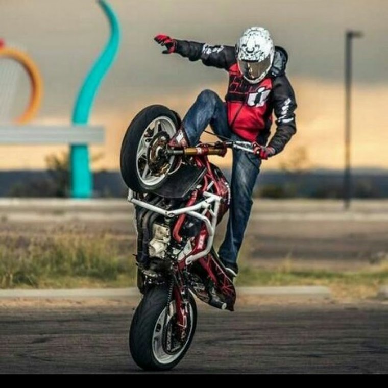 Стант на мотоцикле
