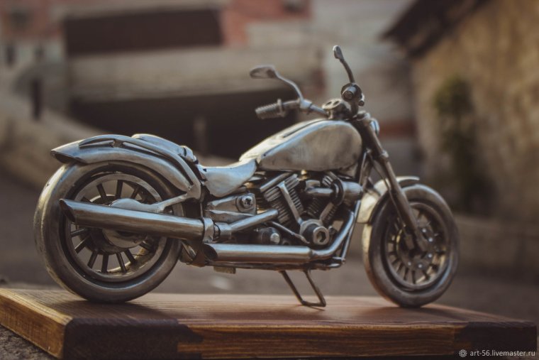 Модель мотоцикла из металла
