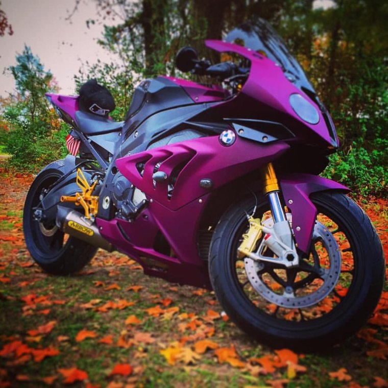 Мотоцикл спортивный фиолетовый