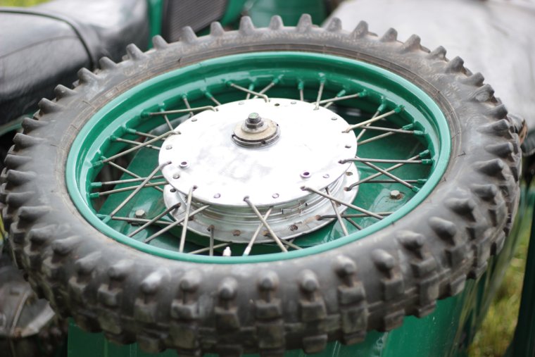 Переспицовка колеса мотоцикла Днепр