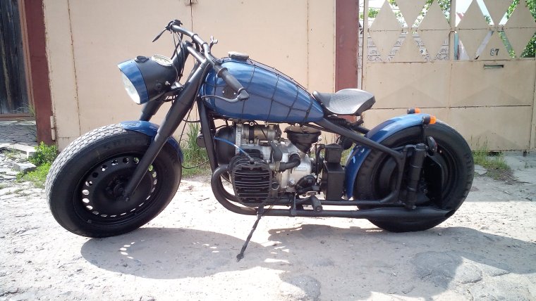 Мотоциклы Урал в Сосновом лесу