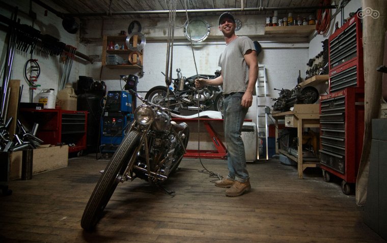 Мотоцикл в мастерской