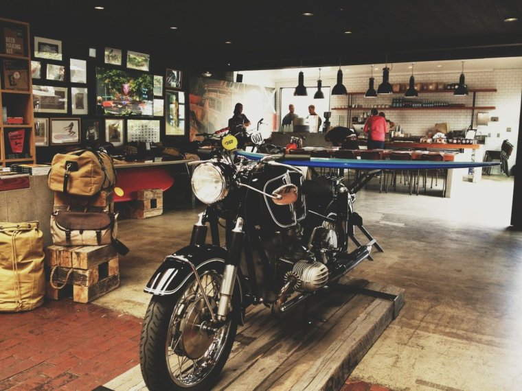 Байк в гараже