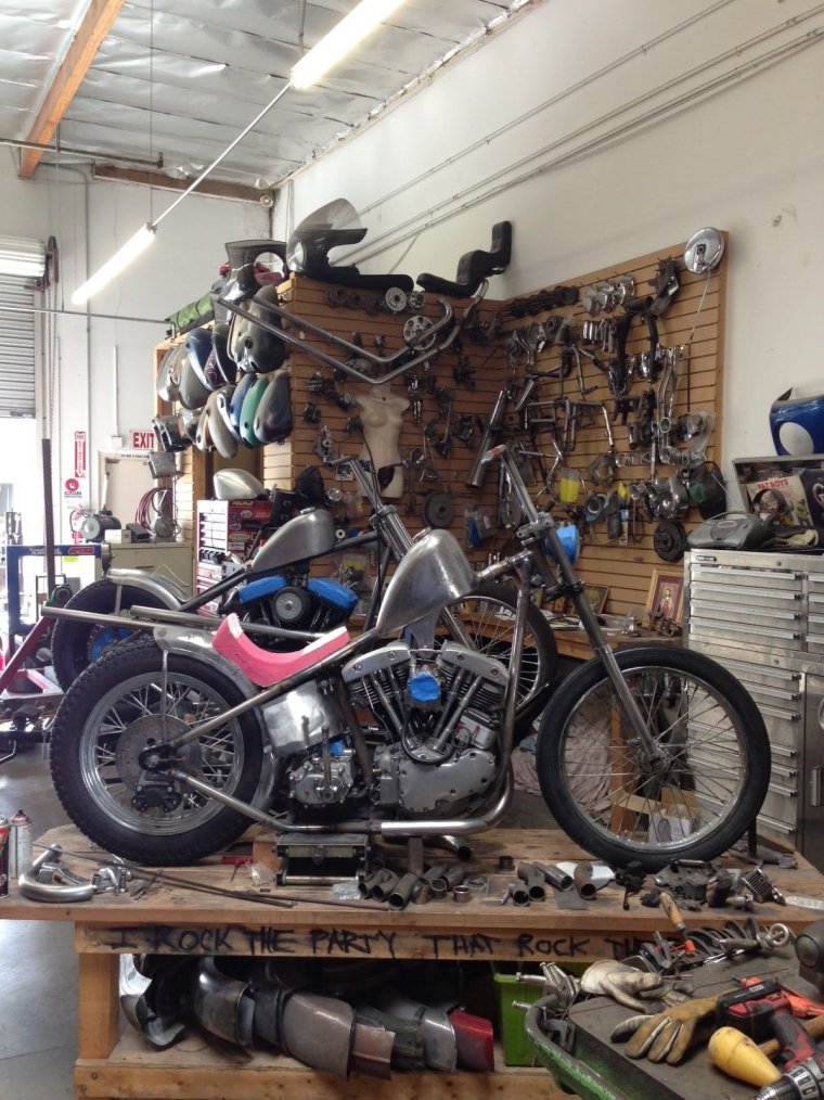 Мотоцикл Урал в гараже