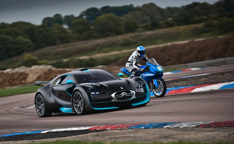 Автомобиль и мотоцикл