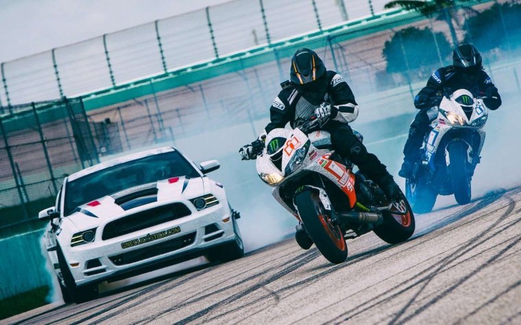 Мотоцикл спортбайк Мерседес