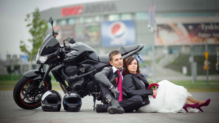 БМВ мотоцикл и машина