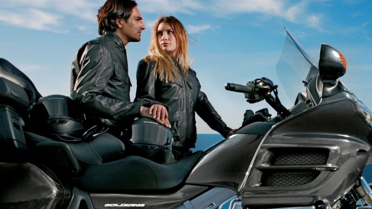 Автомобили с мотоциклами гонки