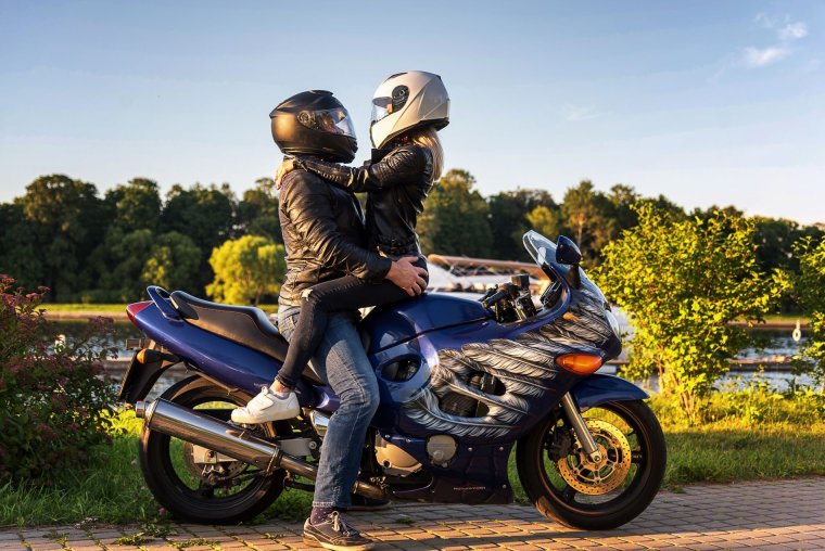 Автомобиль и мотоцикл