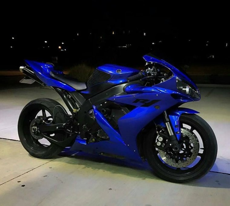 Синий спортивный мотоцикл
