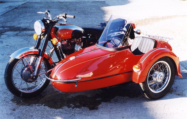 Английский мотоцикл с коляской