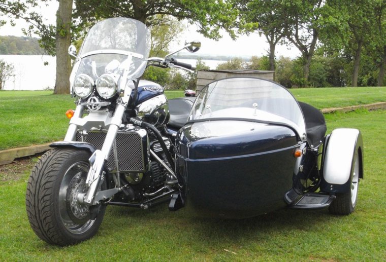 Triumph Rocket 3 с коляской