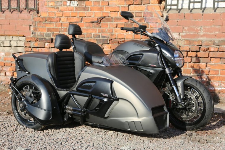 Ducati Diavel с коляской