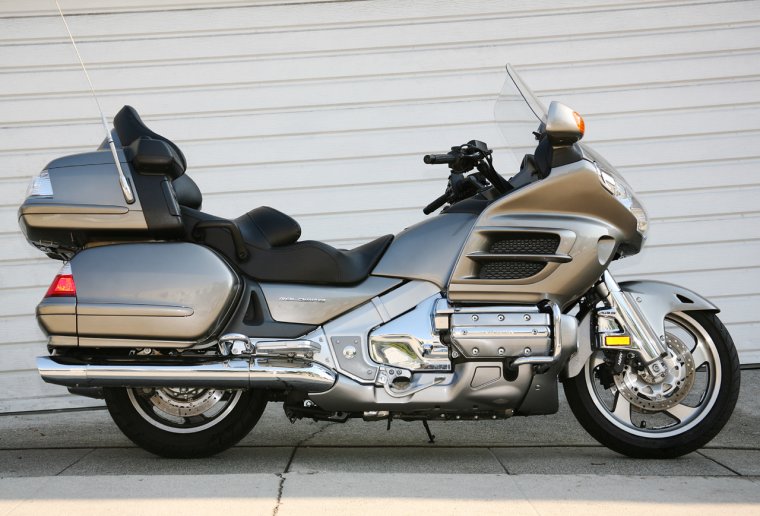 Ямаха Голд Винг 1800