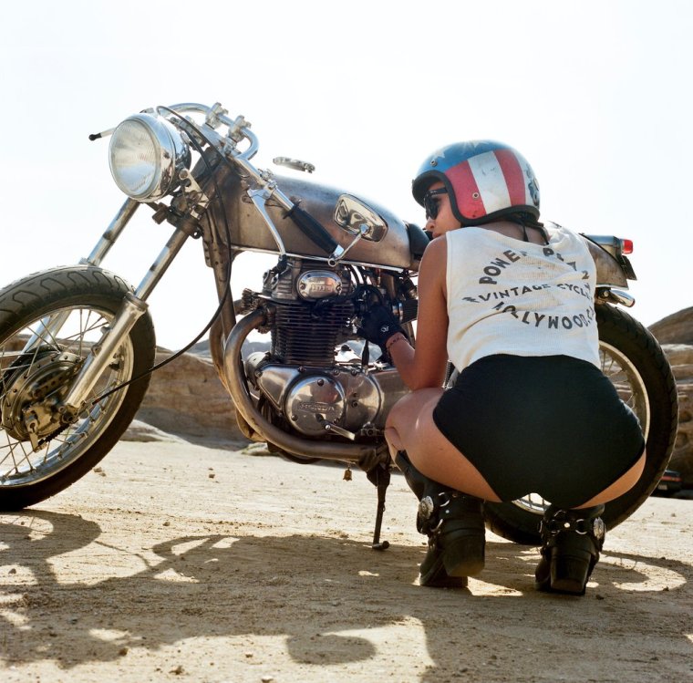 Толстые девушки на мотоциклах