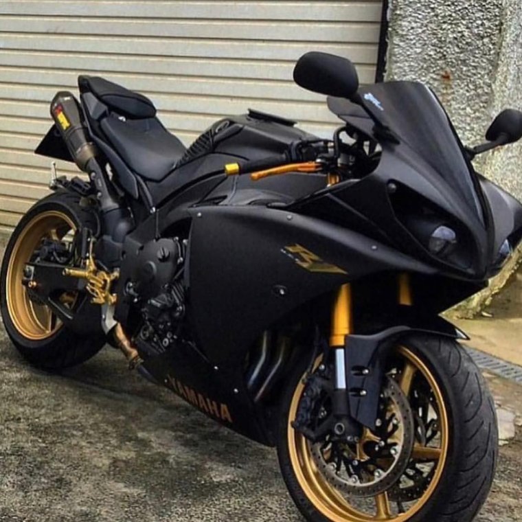 Спортбайк Yamaha r1 Золотая