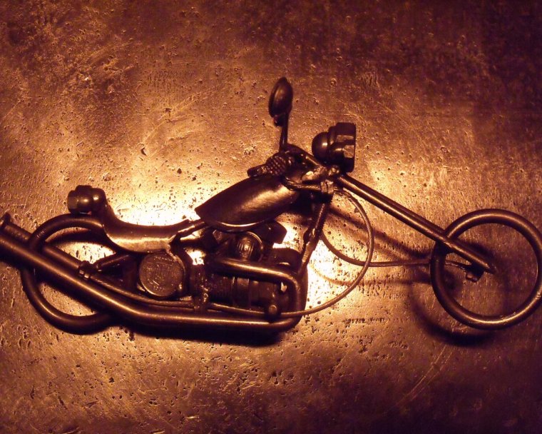 Мотоцикл из подшипников и болтов и медной проволоки