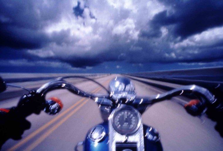 Мотоцикл скорость ветер