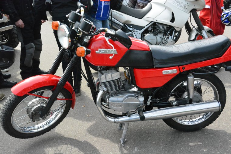 Ява 350 красная