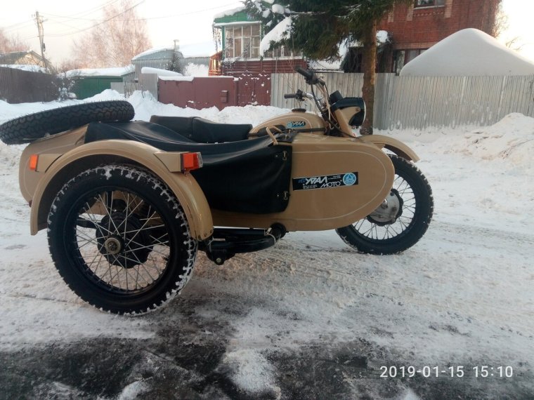 Светло бежевый мотоцикл Урал