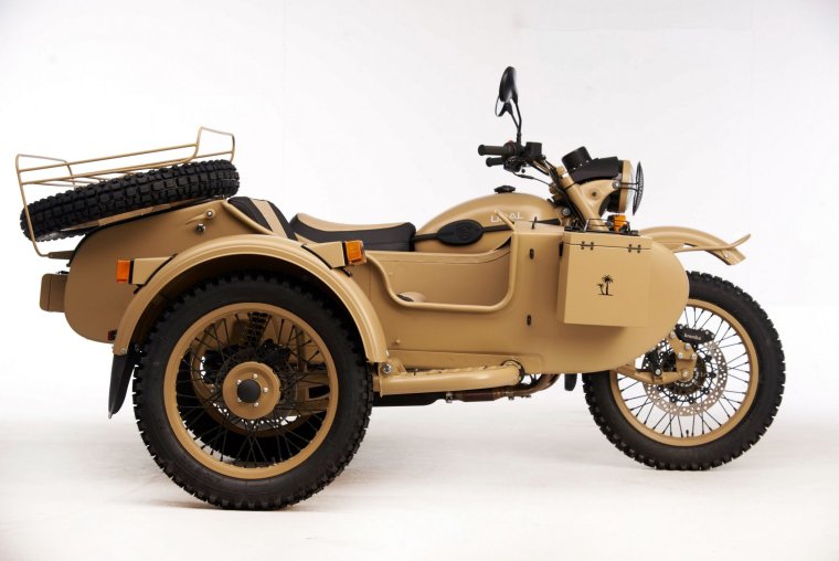 Бежевый мотоцикл Урал