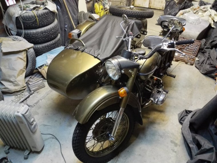 Мотоцикл Урал бежевого цвета