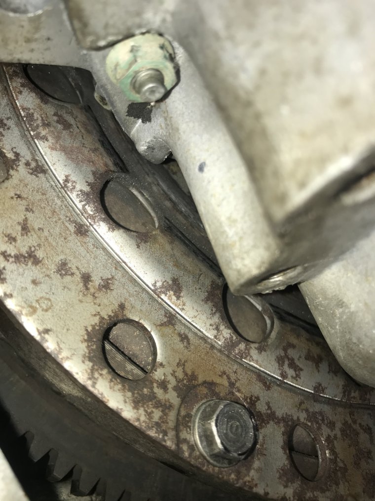 Синяя полоса на маховике