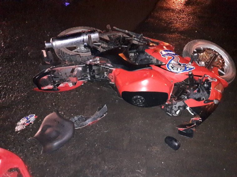 Разбитый мотоцикл Хонда СБР 600