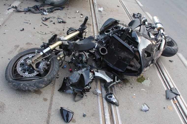 Сузуки джиксер 750 разбитый