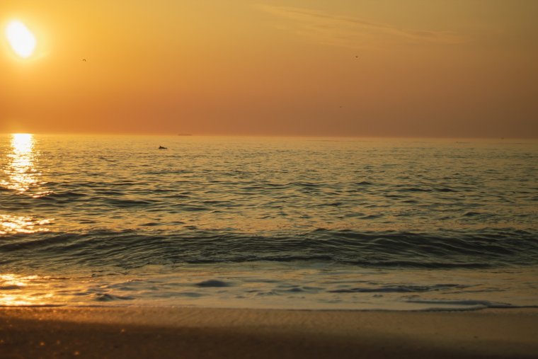 Рассвет на море