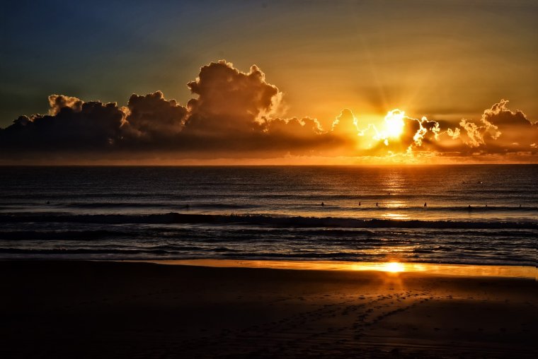 Утренний рассвет на море