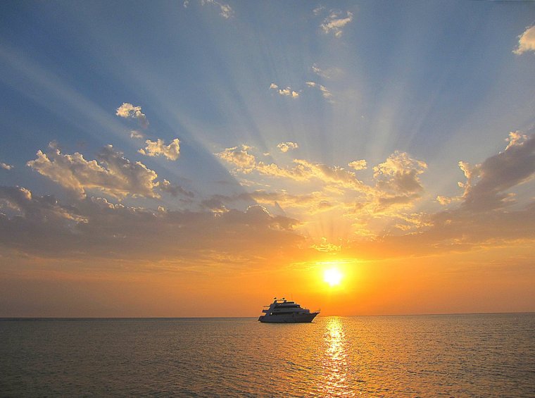 Восход на море