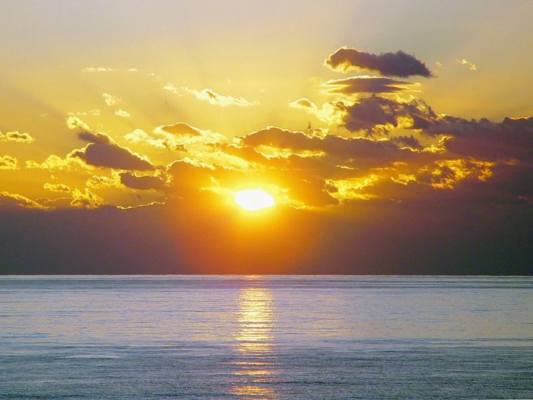 Рассвет на море