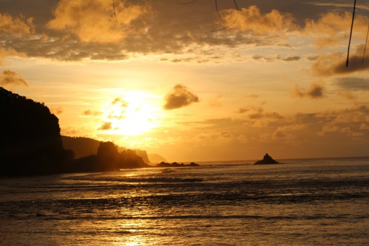 Вечер в заливе вид на солнце