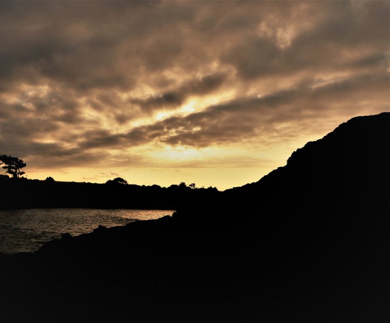 Море черно белое