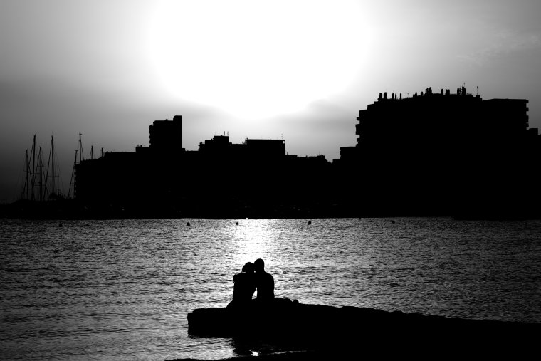 Черно белый закат