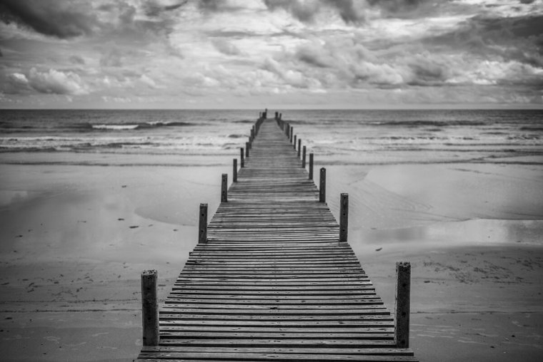 Закат черно белое фото