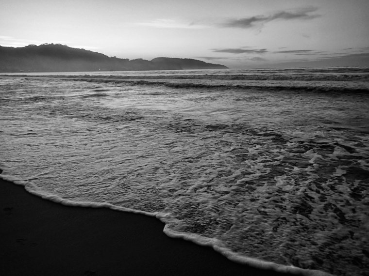 Черно белый закат