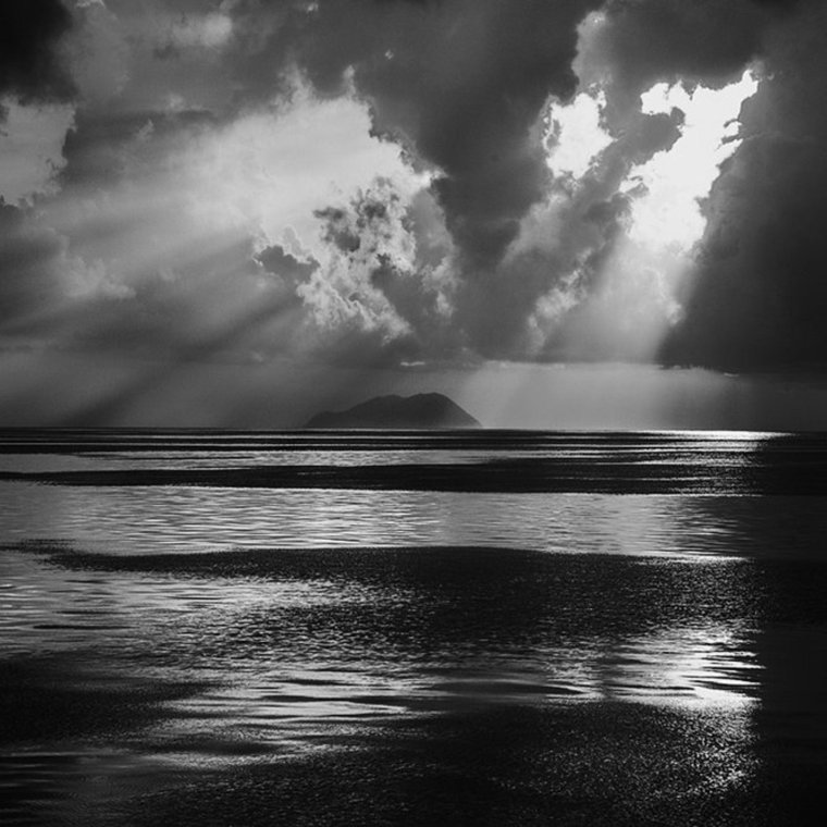 Черно белый океан
