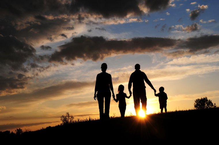 Семья из четырех человек